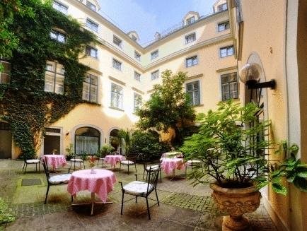 Mailberger Hof 8