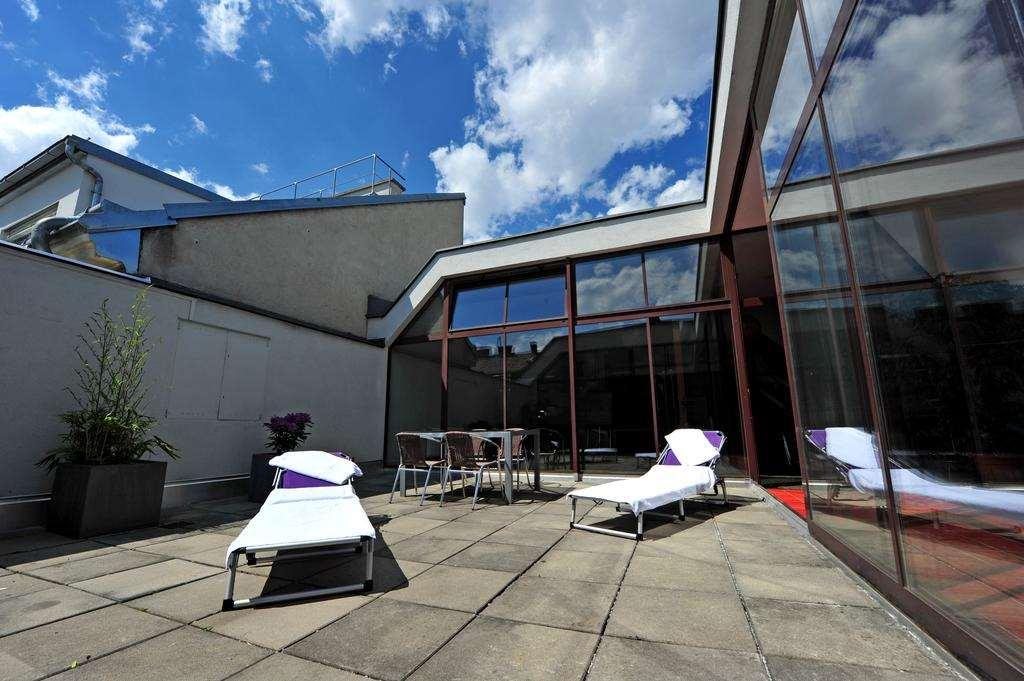 The Weekend Hotel 14