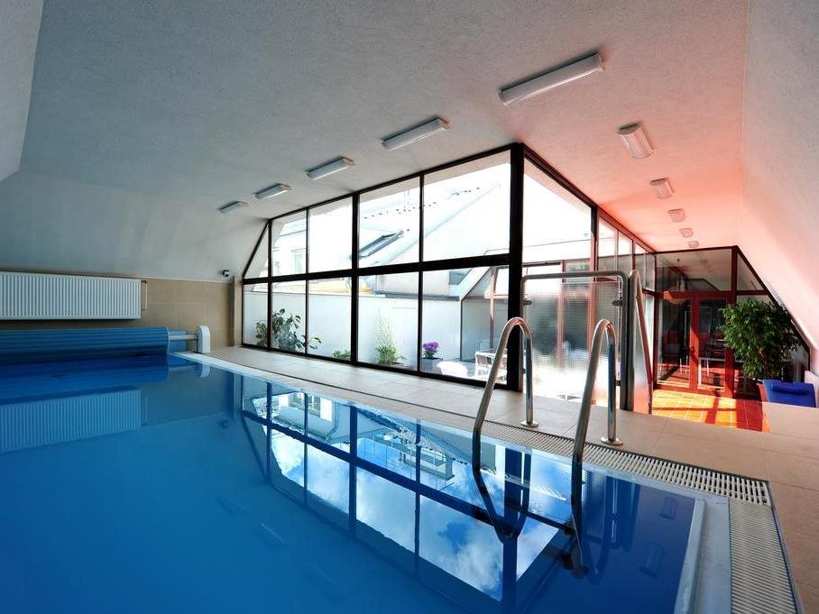 The Weekend Hotel 5