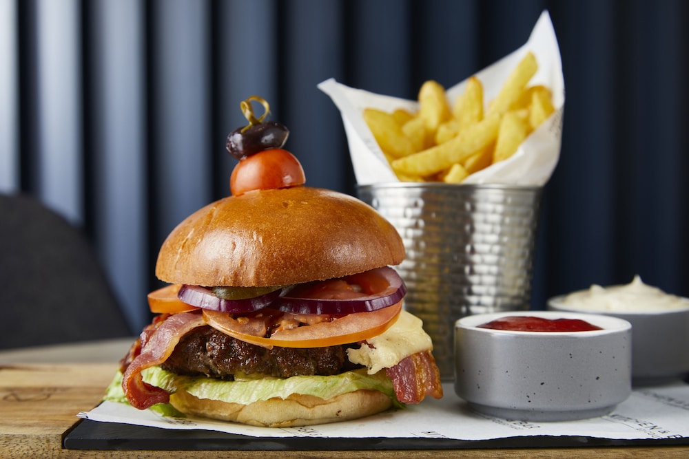 Courtyard by Marriott London City Airport 24
