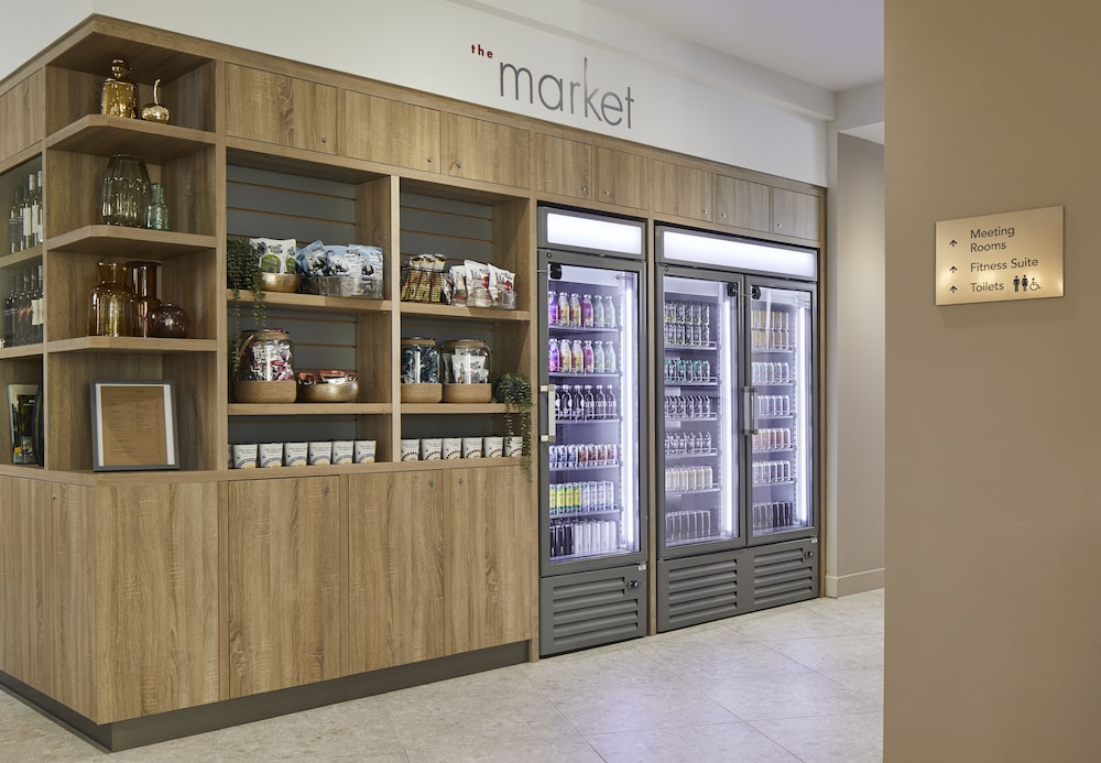 Courtyard by Marriott London City Airport 18