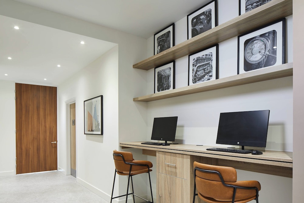 Courtyard by Marriott London City Airport 17