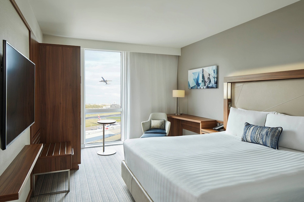 Courtyard by Marriott London City Airport 4