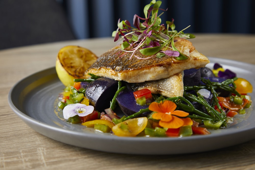 Courtyard by Marriott London City Airport 23