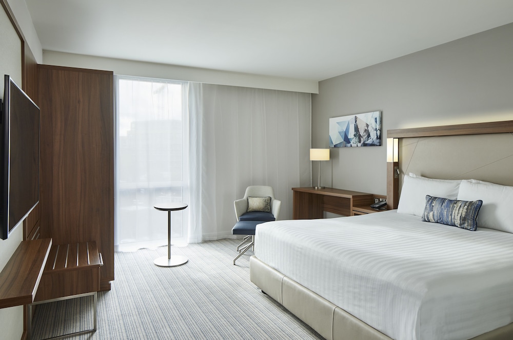 Courtyard by Marriott London City Airport 3
