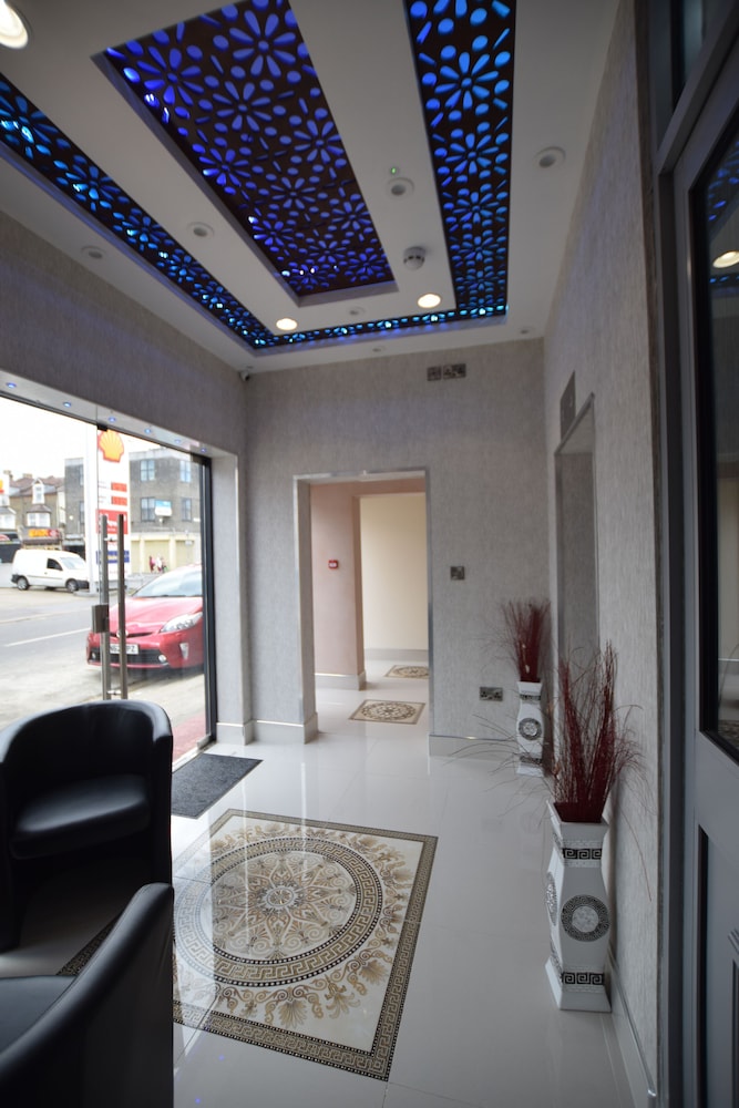 Premier Lux Serviced Apartments 7