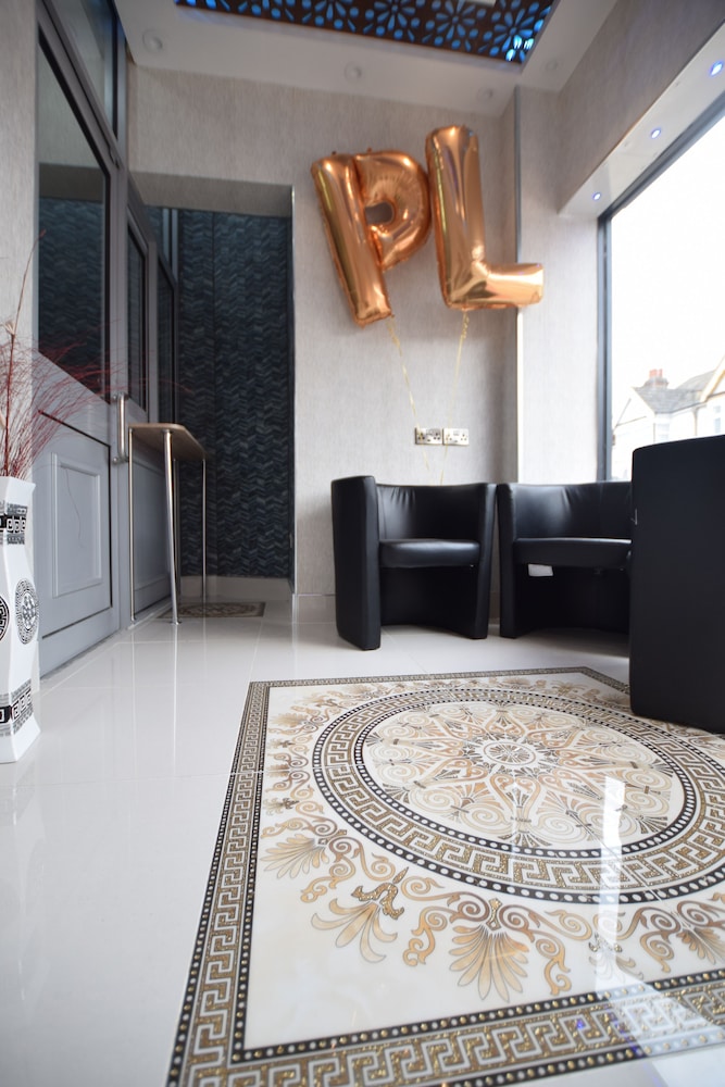 Premier Lux Serviced Apartments 3