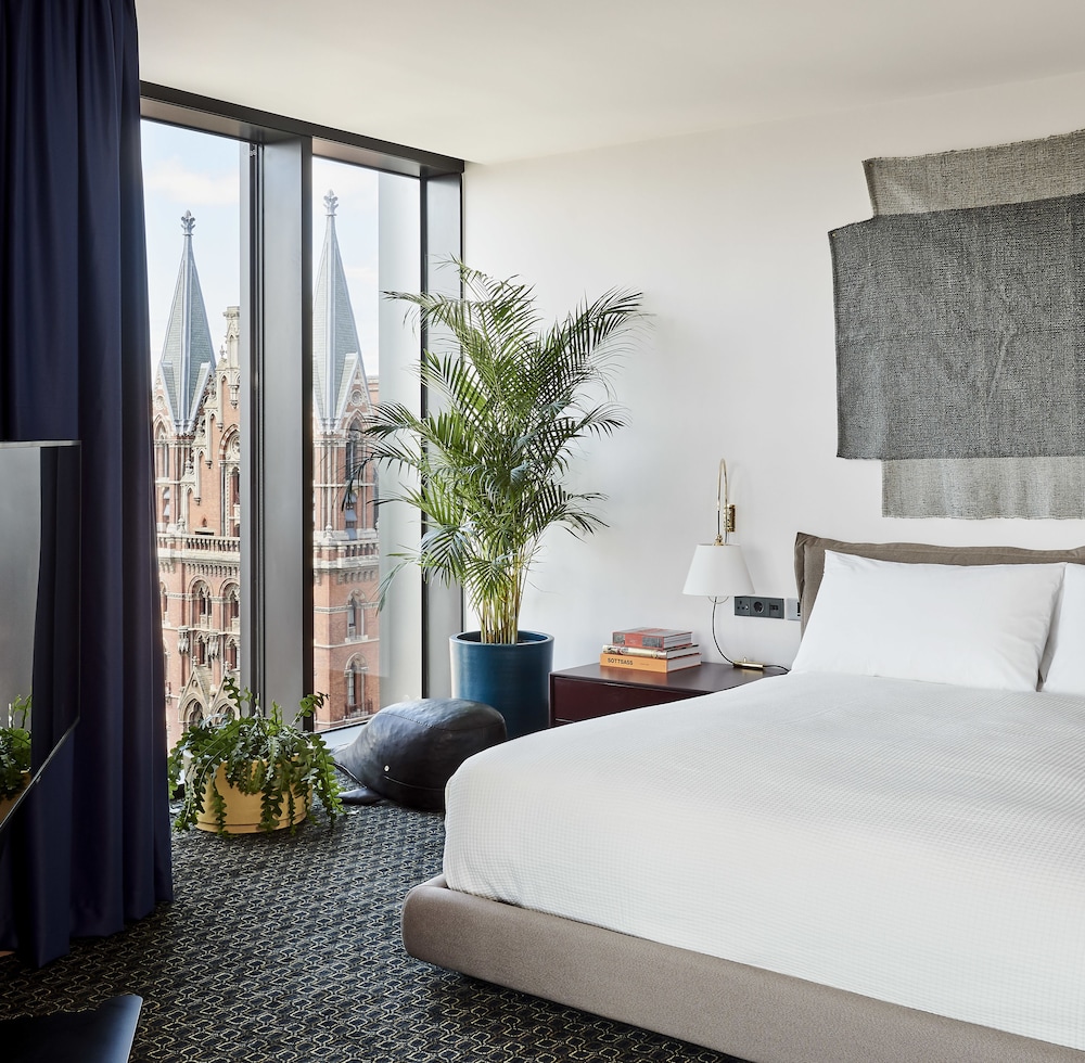 Standard Hotel London 8