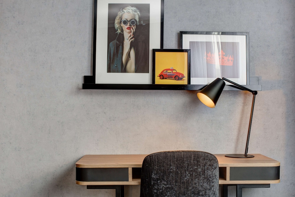 Radisson RED Hotel London Heathrow 23