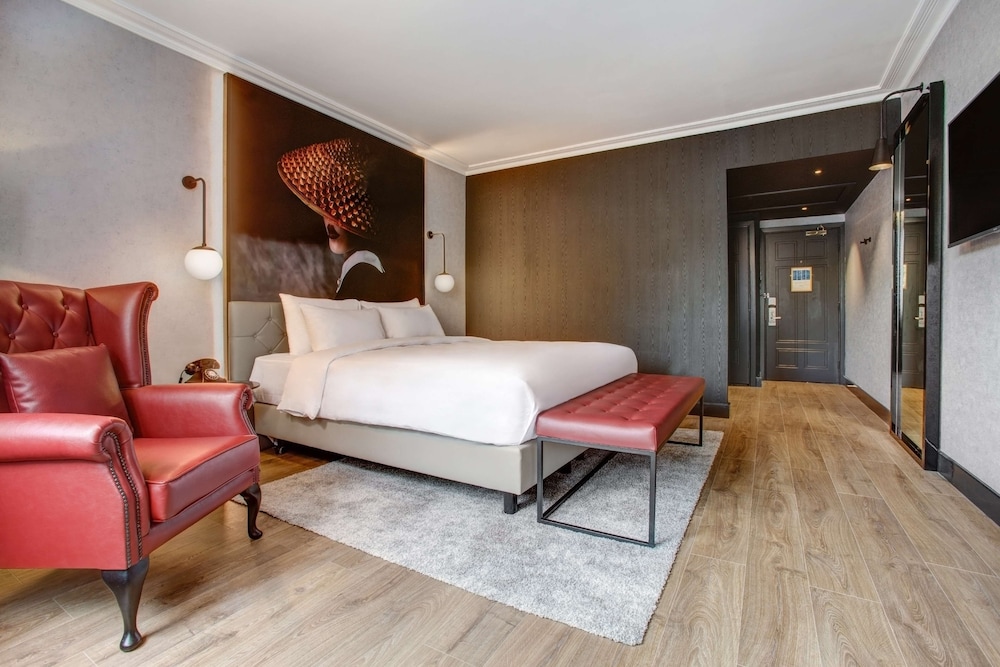 Radisson RED Hotel London Heathrow 11