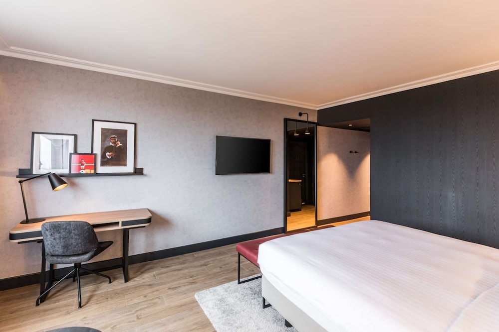 Radisson RED Hotel London Heathrow 20