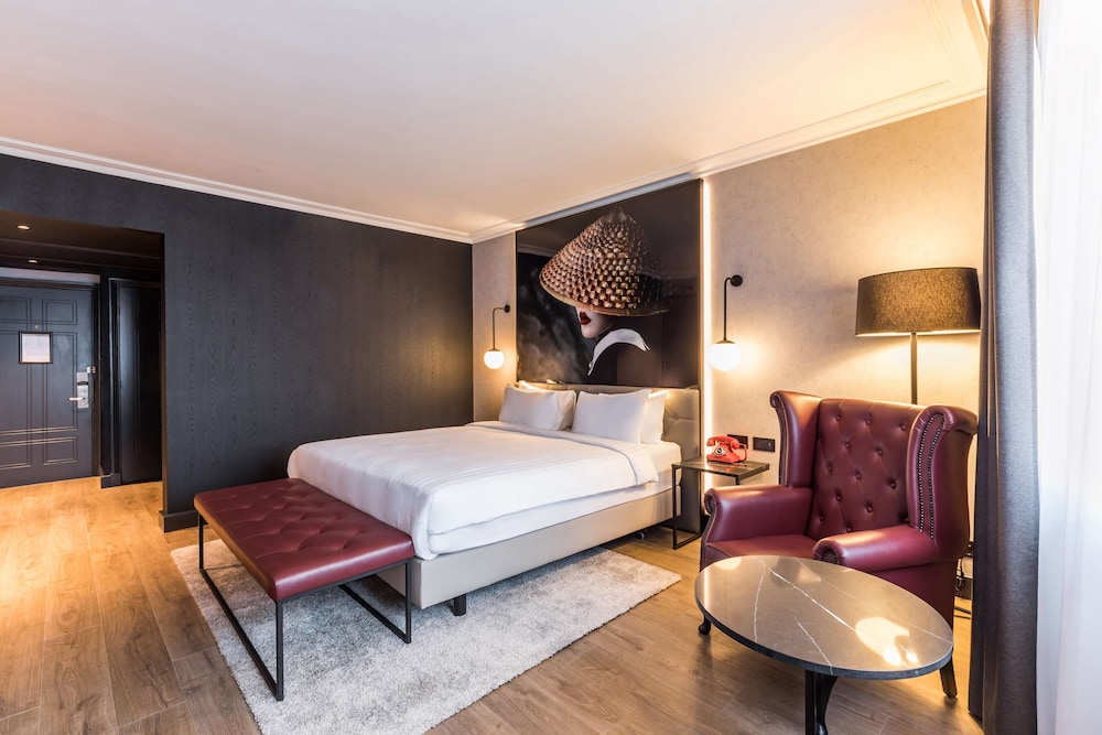 Radisson RED Hotel London Heathrow 22