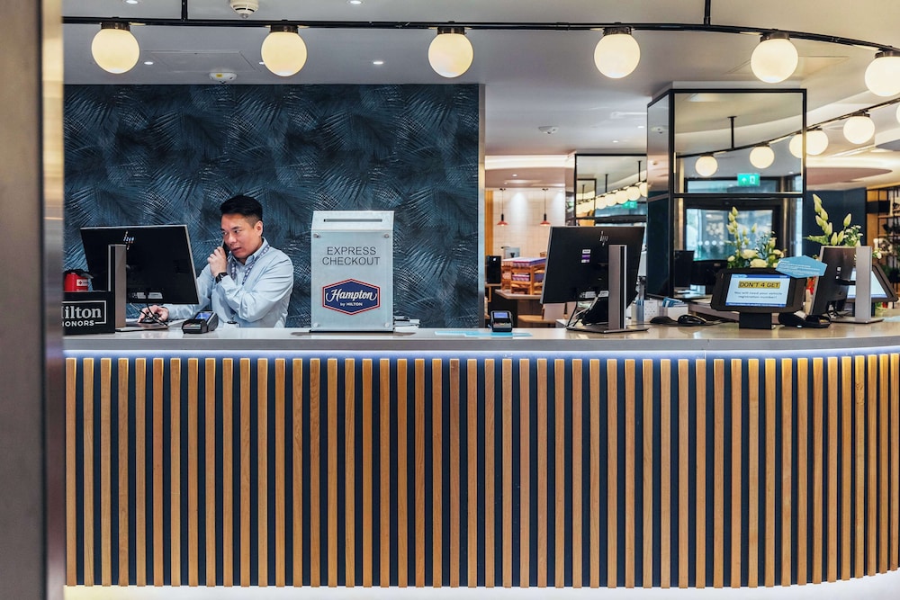 Hampton by Hilton London Park Royal 8