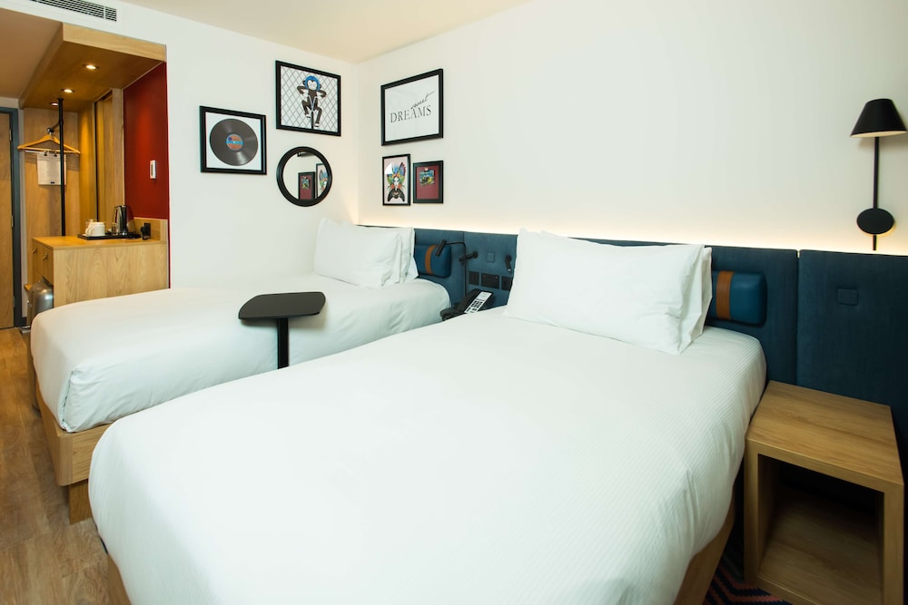 Hampton by Hilton London Park Royal 16