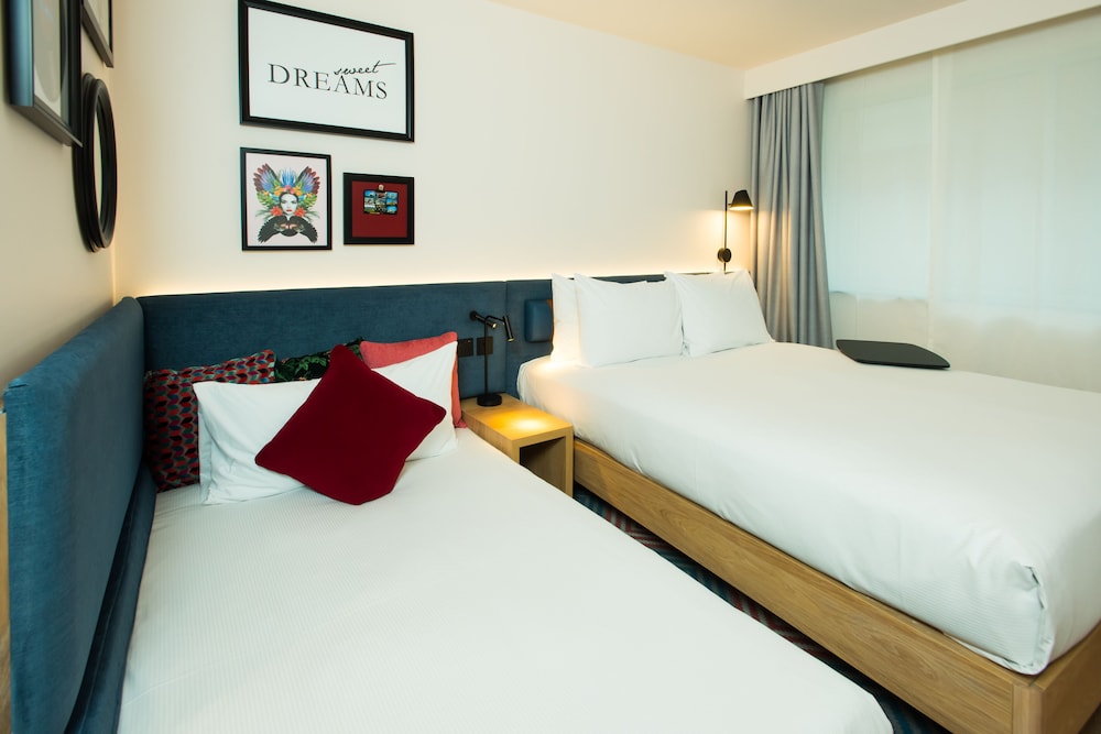Hampton by Hilton London Park Royal 10