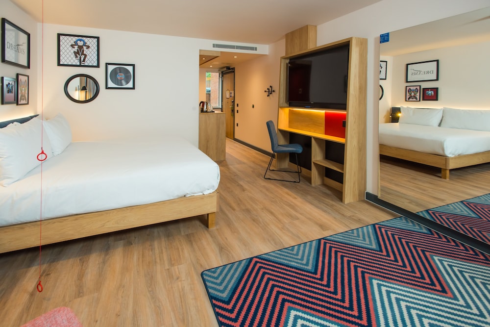 Hampton by Hilton London Park Royal 14