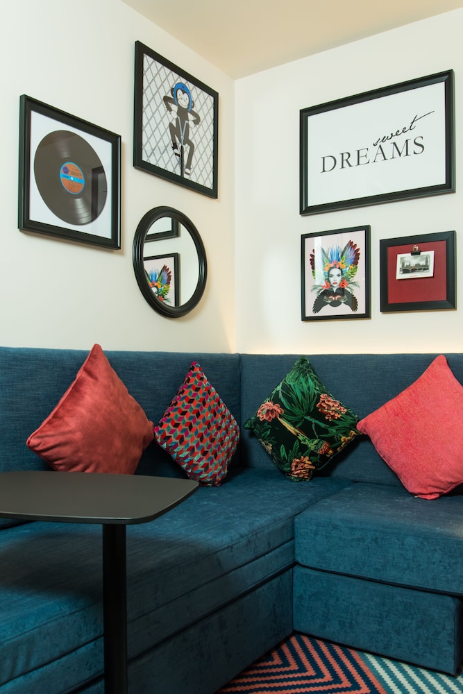Hampton by Hilton London Park Royal 12