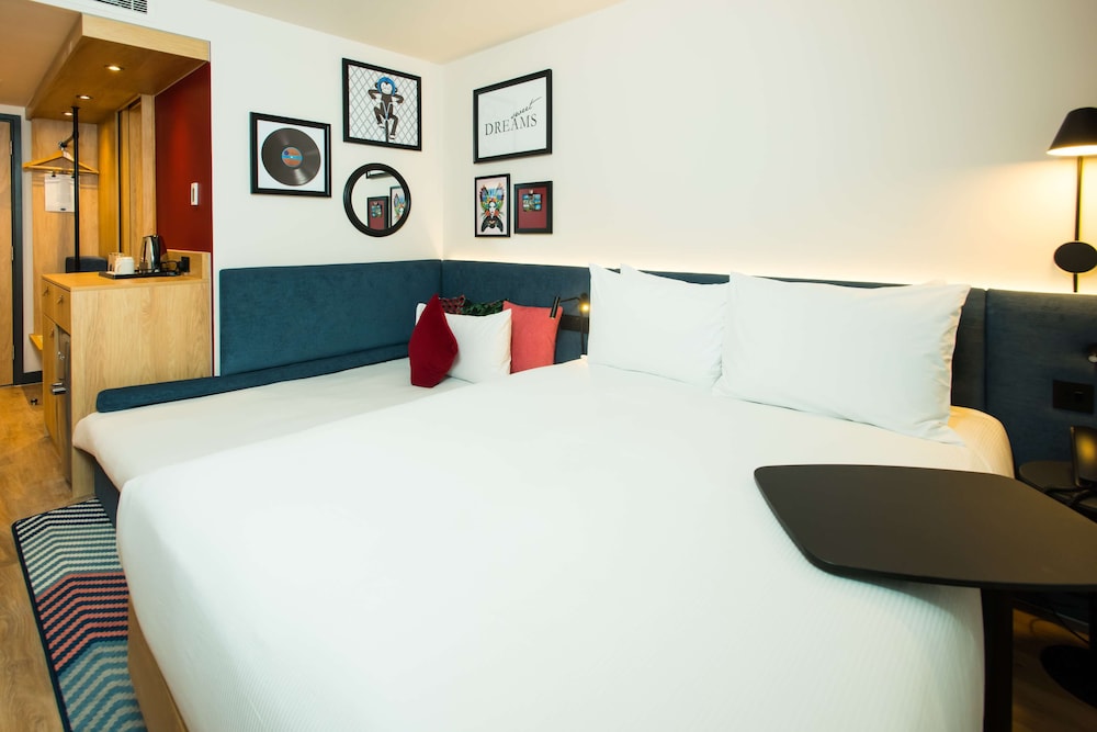 Hampton by Hilton London Park Royal 24