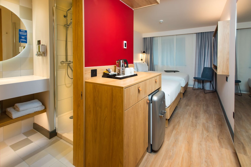 Hampton by Hilton London Park Royal 23