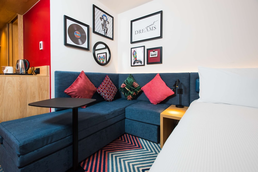 Hampton by Hilton London Park Royal 22