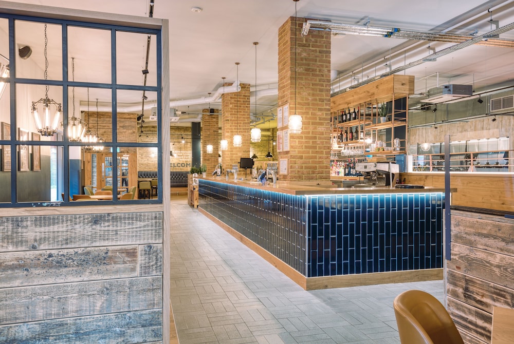 Premier Inn London Sutton Hotel 12