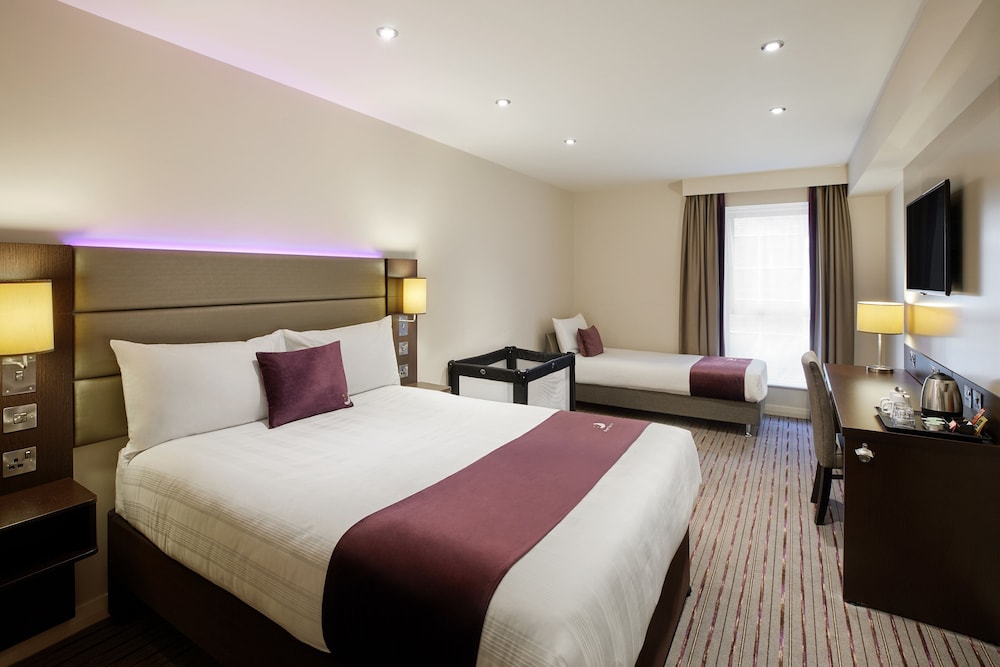 Premier Inn London Sutton Hotel 8