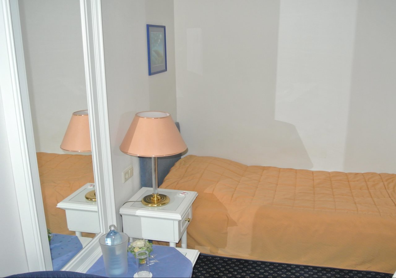 Self-Check-In Hotel Adlon 2