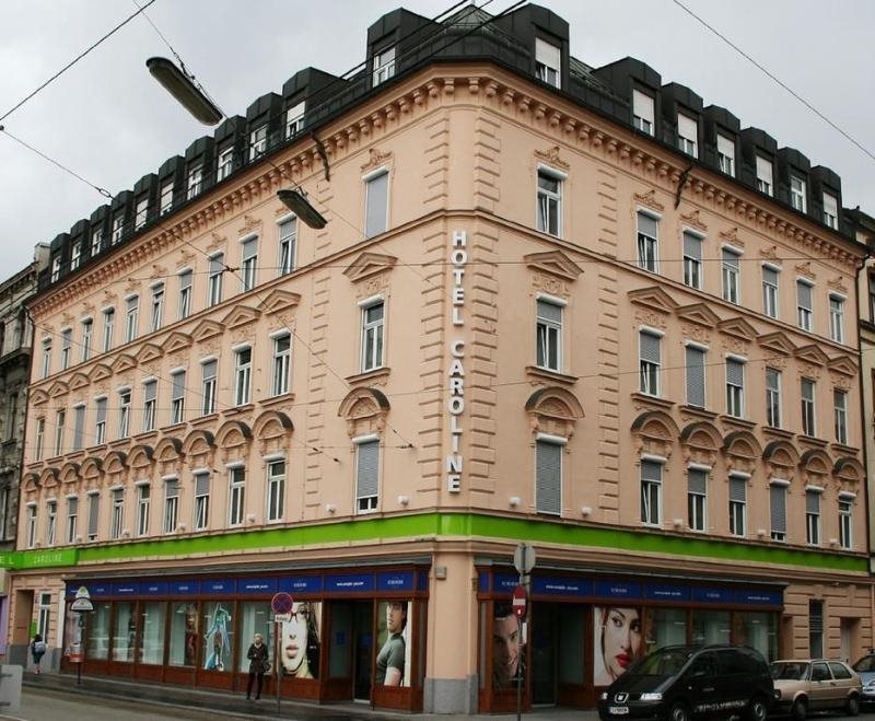 Caroline Vienna 17