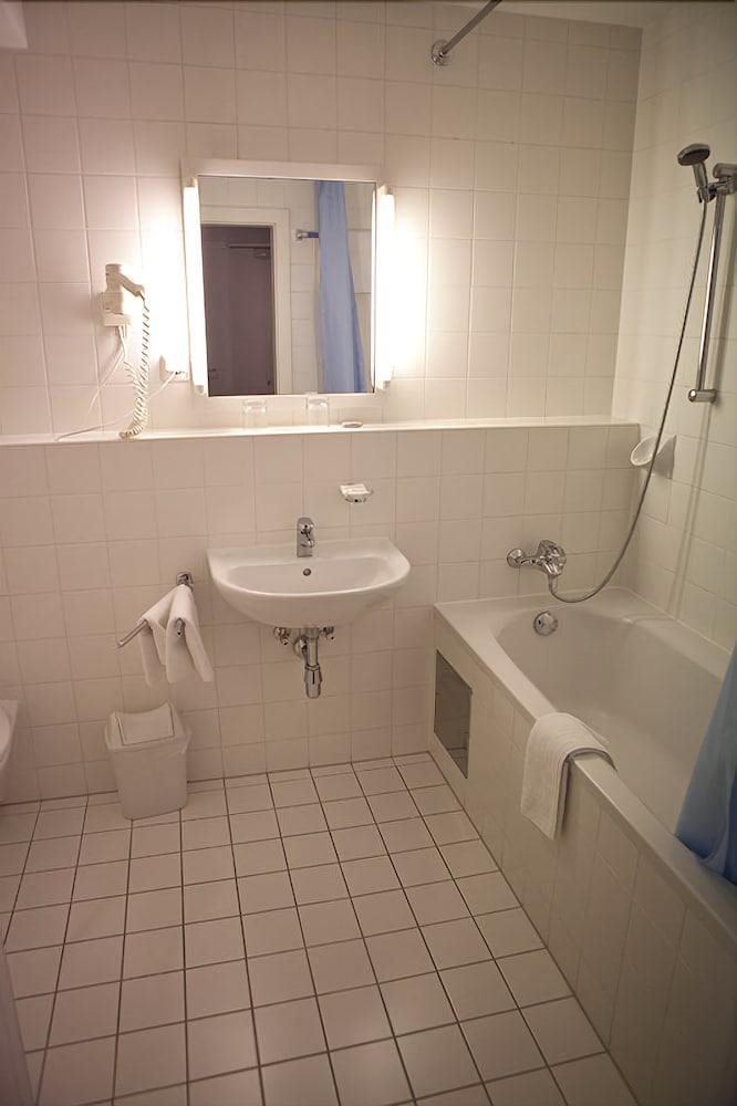 Caroline Vienna 3