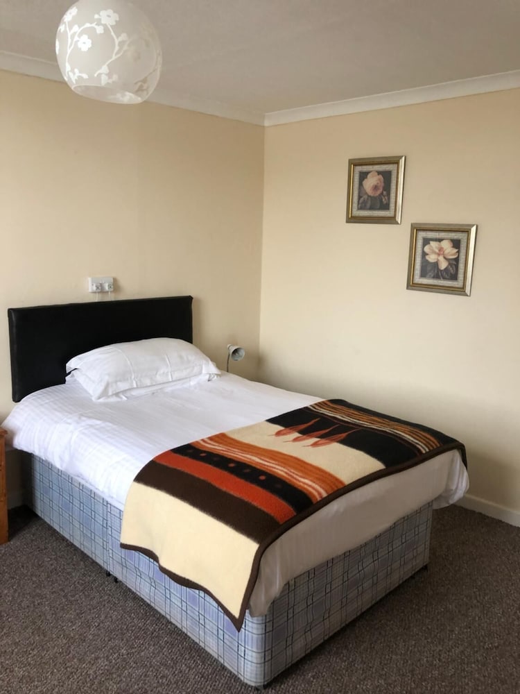 The Hunt Lodge 5