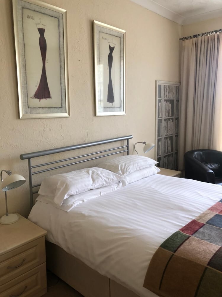 The Hunt Lodge 11