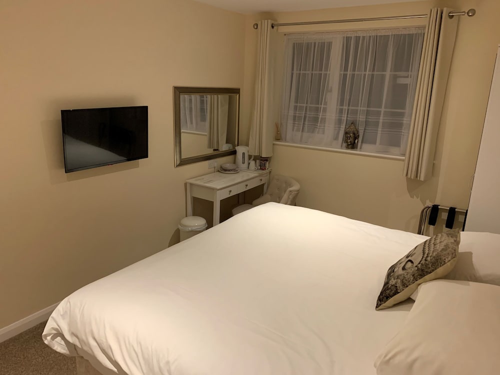 Fornham Guest House 12