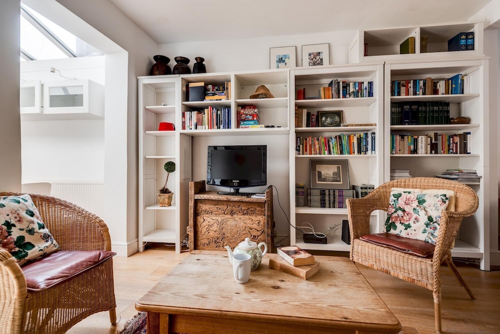 The Old Bookbinders Retreat 12