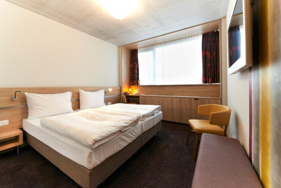 SIMM's Hotel 18