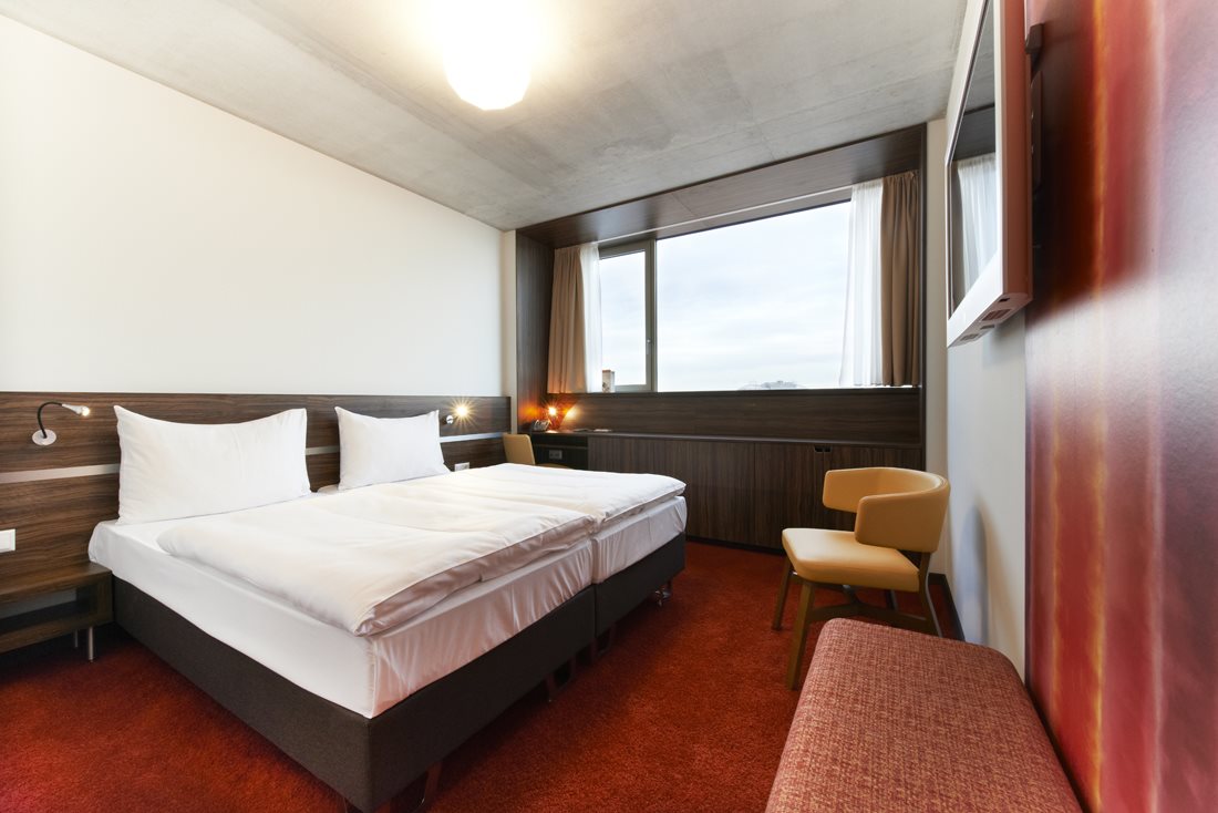 SIMM's Hotel 19
