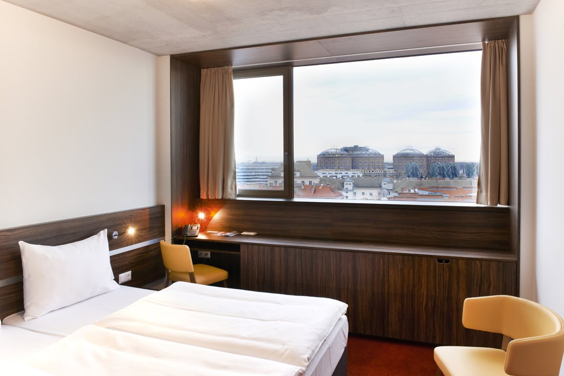 SIMM's Hotel 21