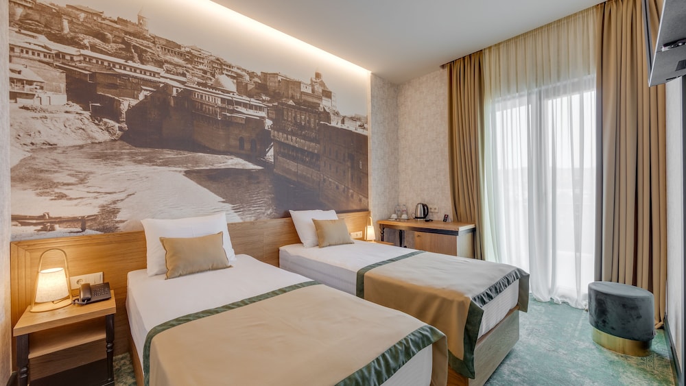 Sole Palace 23