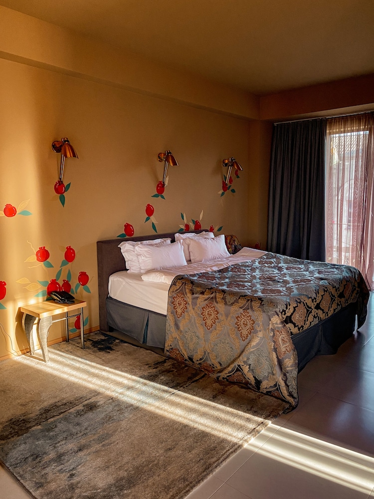 Brim Hotel 23