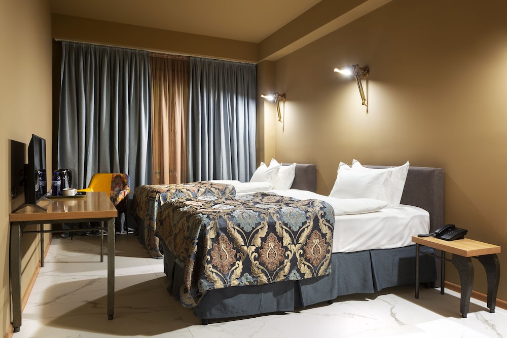 Brim Hotel 8