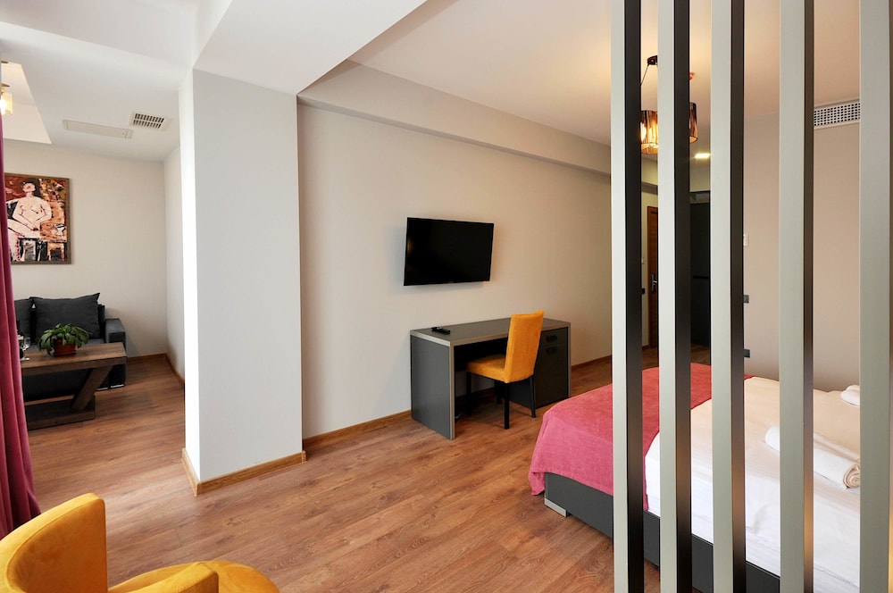 Jazz Hotel 8