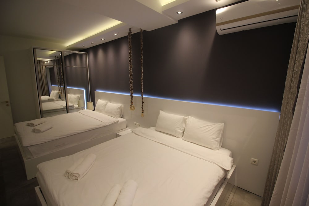 Super Luxury Apartments 14