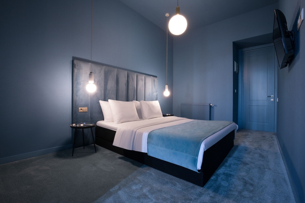 Freeze Inn Hotel 4
