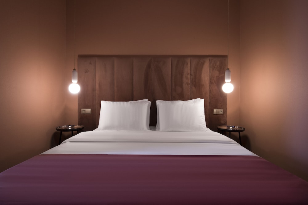Freeze Inn Hotel 8