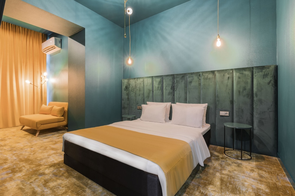 Freeze Inn Hotel 3