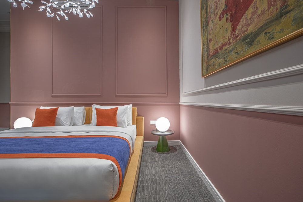 Heritage Hotel and Suites 8