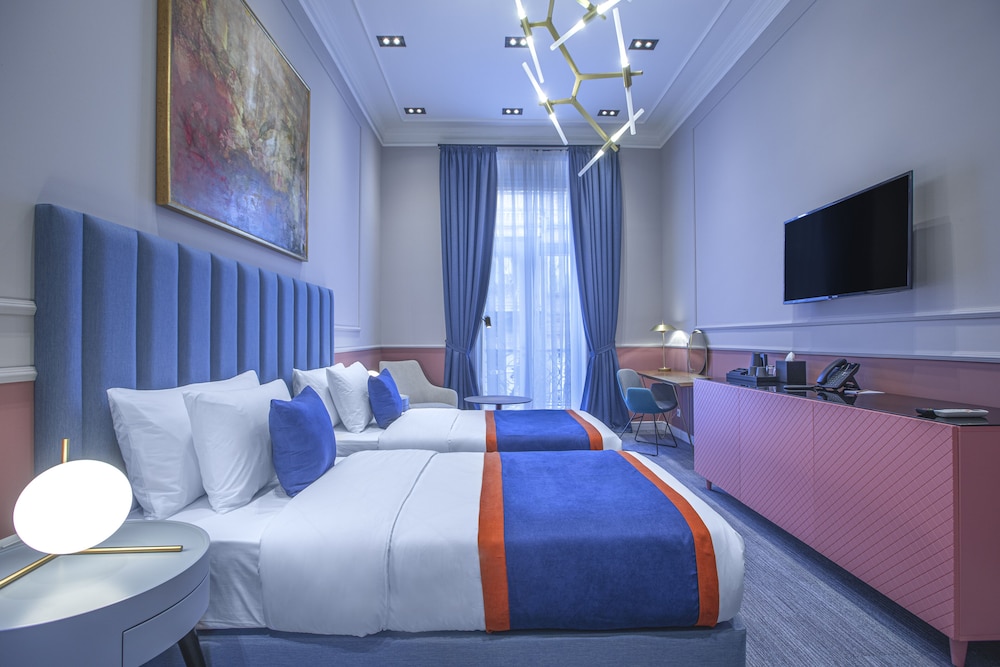 Heritage Hotel and Suites 6
