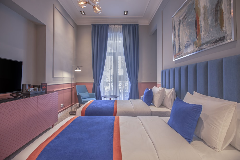 Heritage Hotel and Suites 20