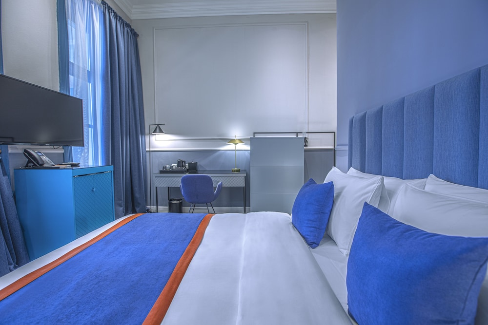 Heritage Hotel and Suites 5
