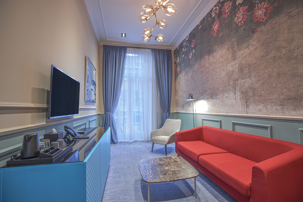 Heritage Hotel and Suites 13