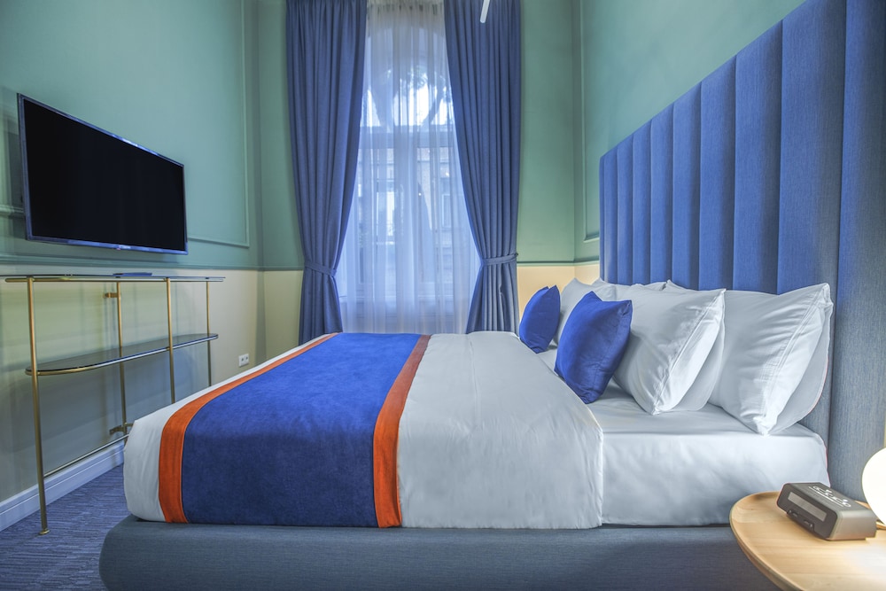Heritage Hotel and Suites 14